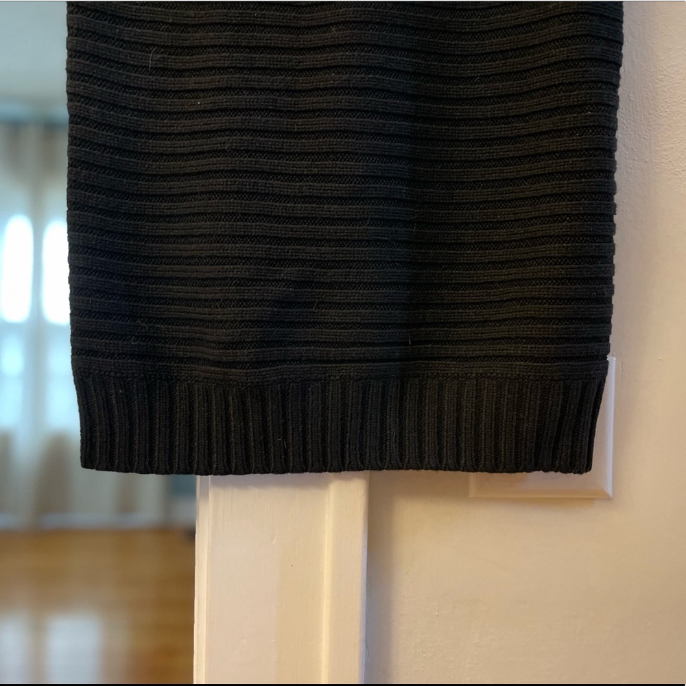 Limited Sweater - Picture 3 of 9